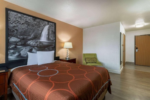 Super 8 by Wyndham The Dalles OR image 10