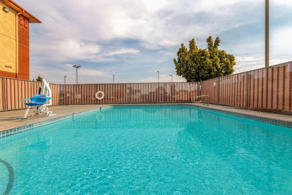 Super 8 by Wyndham The Dalles OR Main image