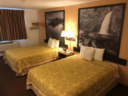Super 8 by Wyndham The Dalles OR image 35