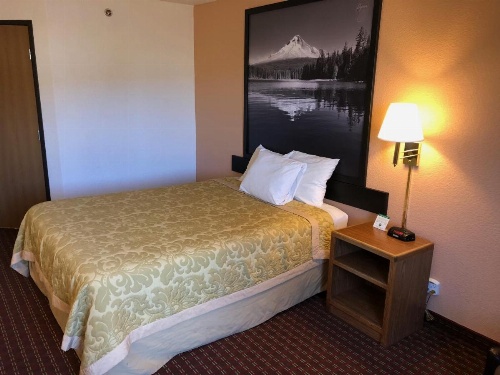 Super 8 by Wyndham The Dalles OR image 47
