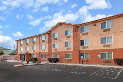 Super 8 by Wyndham The Dalles OR image 9